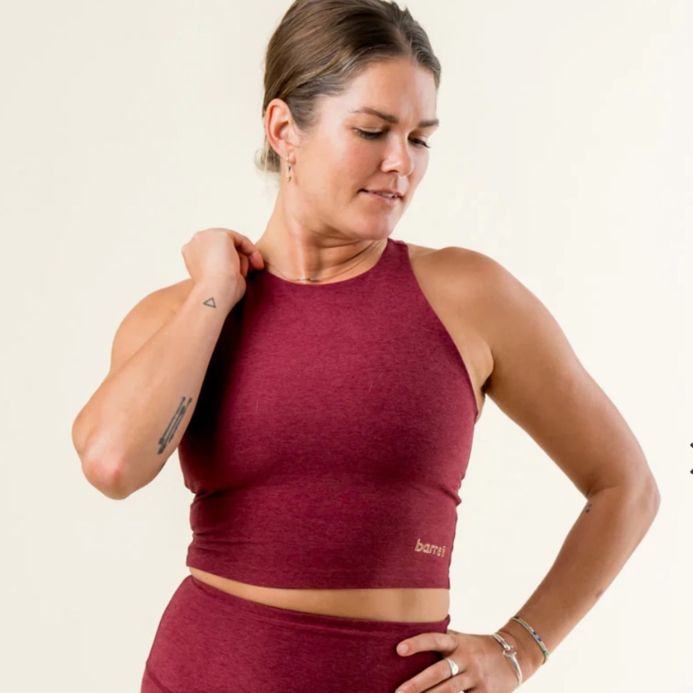 Beyond Yoga x Barre 3 REFOCUS CROPPED TANK - MULBERRY RED HEATHER